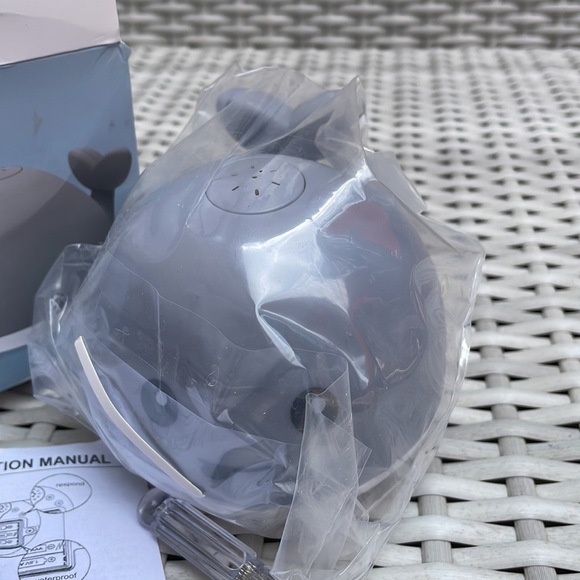 NIB Mini Whale Fountain Happy Bath Game Sensory Training Electric Toy - Picture 8 of 8